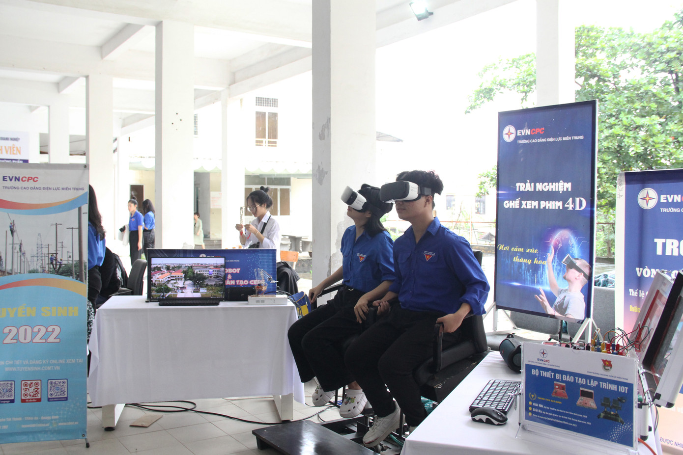 Đà Nẵng có nhiều NCKH, ý tưởng của sinh viên nhận được giải cao trong các cuộc thi khu vực miền Trung - Tây Nguyên, cấp Bộ và T.Ư. Đà Nẵng có nhiều NCKH, ý tưởng của sinh viên nhận được giải cao trong các cuộc thi khu vực miền Trung - Tây Nguyên, cấp Bộ và T.Ư.