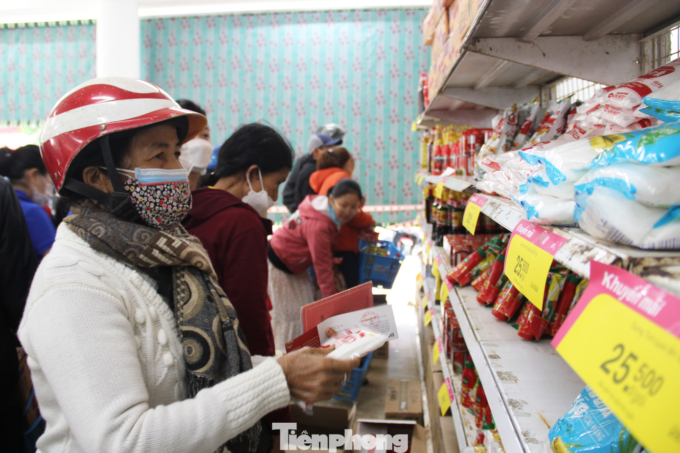 Hàng hóa được bày bán ở siêu thị lưu động rất đa dạng và đều có mức giá ưu đãi hơn so với giá trên thị trường. Hàng hóa được bày bán ở siêu thị lưu động rất đa dạng và đều có mức giá ưu đãi hơn so với giá trên thị trường.