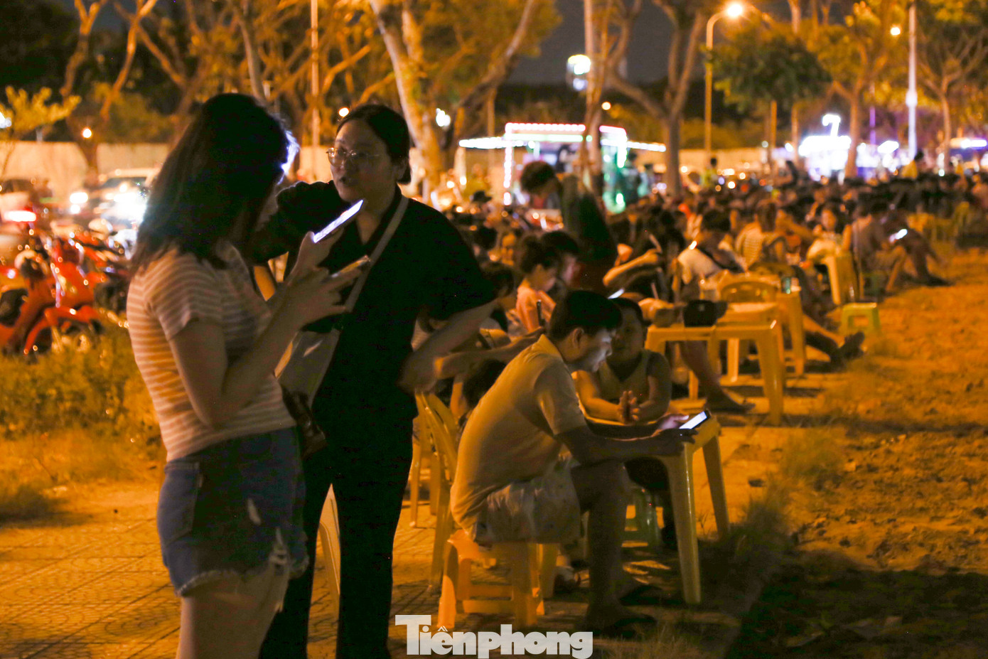 Đường Chương Dương (đoạn từ cầu Trần Thị Lý đến cầu Tiên Sơn (quận Ngũ Hành Sơn) cũng là địa điểm được đông đảo người dân, du khách yêu thích và lựa chọn để xem pháo hoa. Đường Chương Dương (đoạn từ cầu Trần Thị Lý đến cầu Tiên Sơn (quận Ngũ Hành Sơn) cũng là địa điểm được đông đảo người dân, du khách yêu thích và lựa chọn để xem pháo hoa.