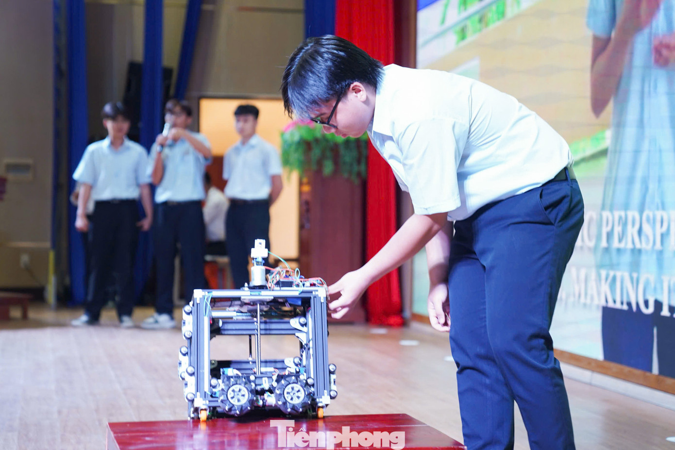 Các bạn học sinh chia sẻ về dự án ElevaBot Các bạn học sinh chia sẻ về dự án ElevaBot