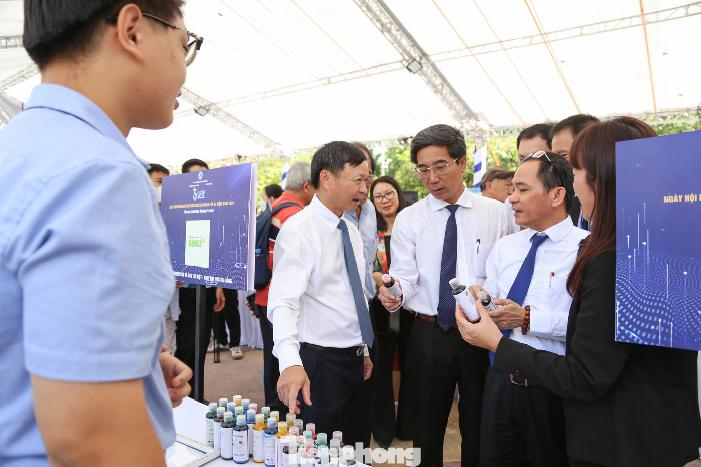 Các đại biểu tham quan gian hàng Mực thực vật BINKS tại SURF 2024 Các đại biểu tham quan gian hàng Mực thực vật BINKS tại SURF 2024