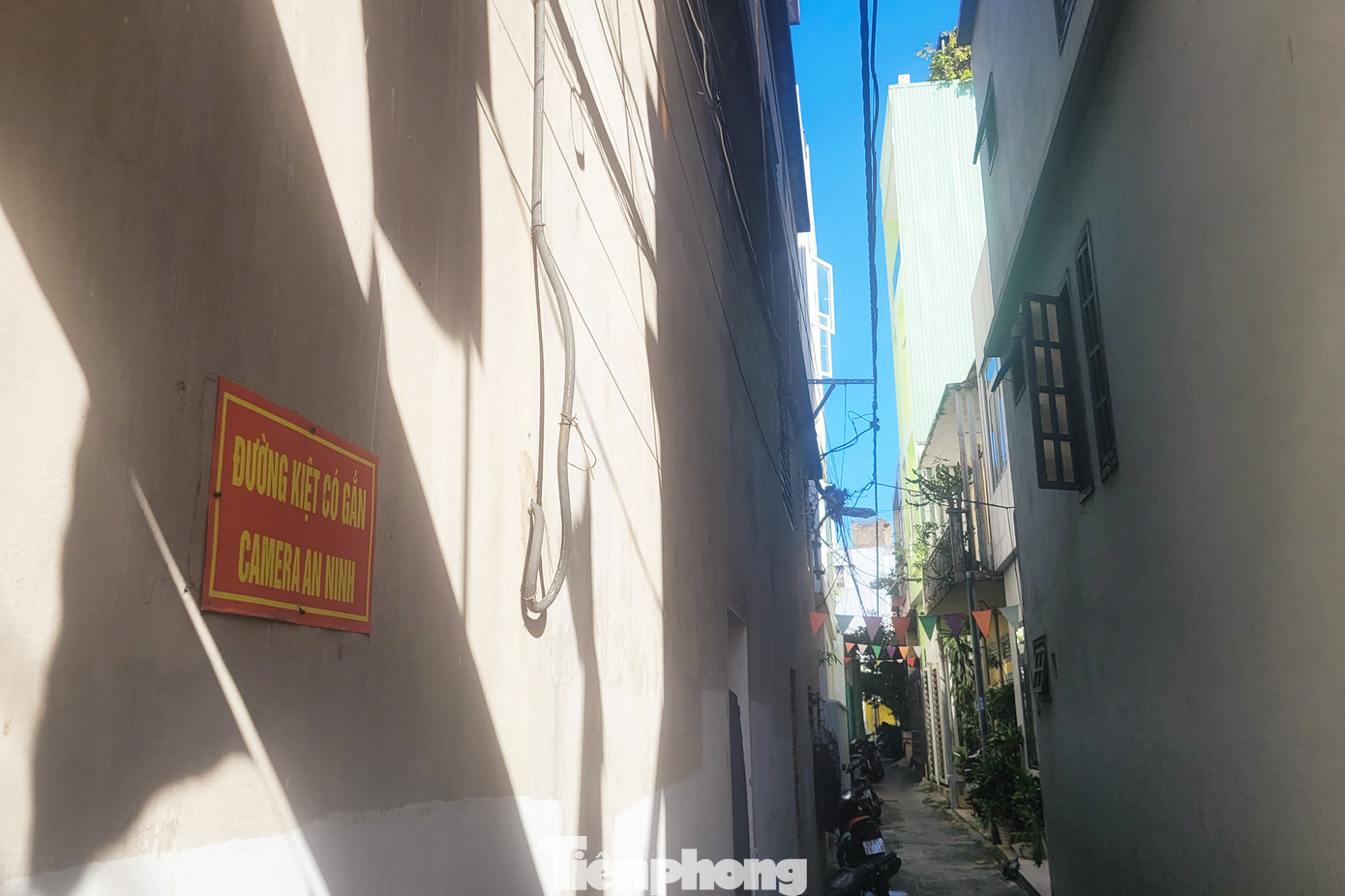 Đà Nẵng có 4.849 camera được lắp đặt tại các kiệt, hẻm, khu dân cư... theo hình thức xã hội hóa. Ảnh: Giang Thanh Đà Nẵng có 4.849 camera được lắp đặt tại các kiệt, hẻm, khu dân cư... theo hình thức xã hội hóa. Ảnh: Giang Thanh