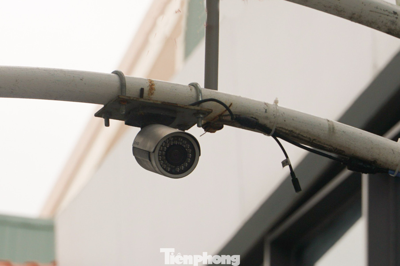 Hơn 2/3 camera đã hư hỏng và không còn hoạt động. Hơn 2/3 camera đã hư hỏng và không còn hoạt động.