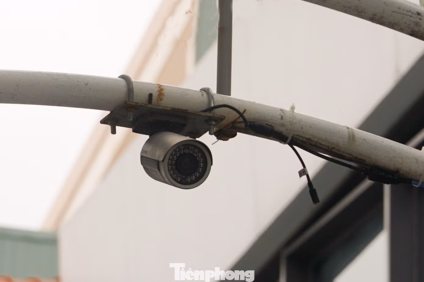 Hơn 2/3 camera đã hư hỏng và không còn hoạt động. Hơn 2/3 camera đã hư hỏng và không còn hoạt động.