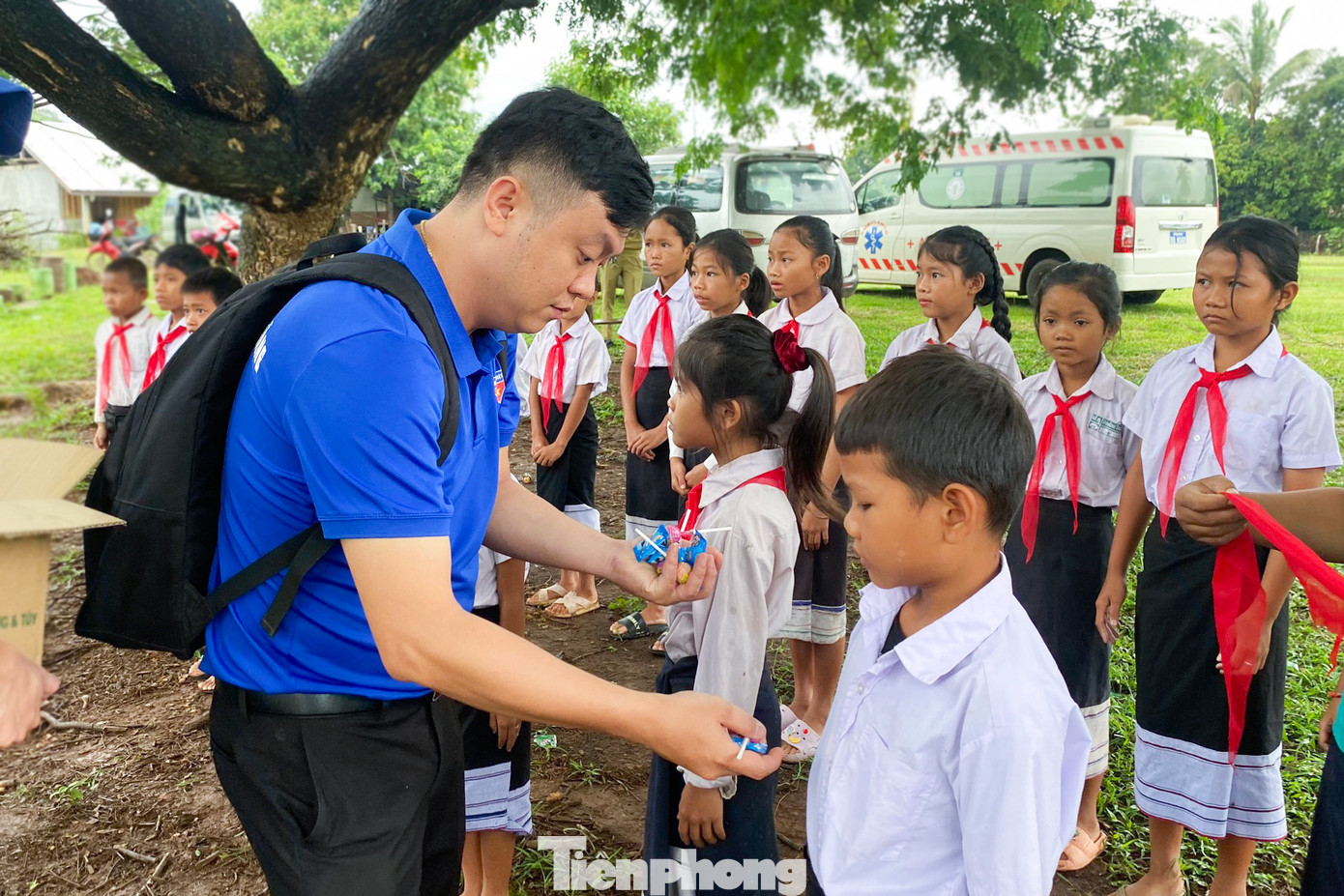 Theo anh Lê Công Hùng, Phó Bí thư Thành Đoàn Đà Nẵng - Trưởng đoàn tình nguyện quốc tế, đây là chương trình thường niên trong Chiến dịch tình nguyện hè của tuổi trẻ Đà Nẵng, đem sức trẻ, nhiệt huyết của thanh niên Việt Nam nói chung và thanh niên Đà Nẵng nói riêng đến với người dân Lào. Theo anh Lê Công Hùng, Phó Bí thư Thành Đoàn Đà Nẵng - Trưởng đoàn tình nguyện quốc tế, đây là chương trình thường niên trong Chiến dịch tình nguyện hè của tuổi trẻ Đà Nẵng, đem sức trẻ, nhiệt huyết của thanh niên Việt Nam nói chung và thanh niên Đà Nẵng nói riêng đến với người dân Lào.