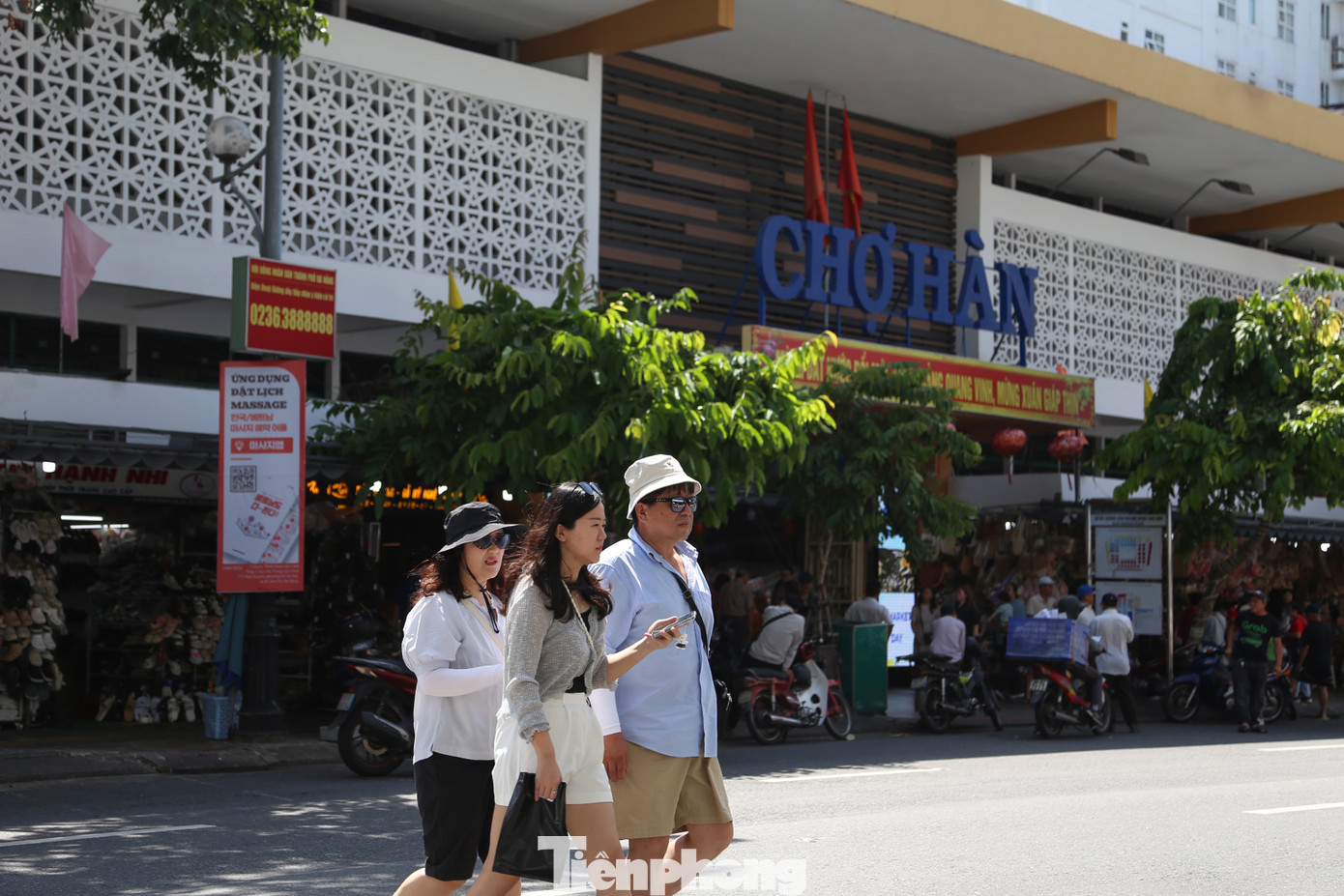 Chợ Hàn - một trong những chợ nổi tiếng và hút khách nhất Đà Nẵng - được Sở Công Thương lựa chọn để đầu tư nâng cấp, cải tạo và thực hiện xây dựng chợ điểm phục vụ du lịch. Dự án cải tạo và nâng cấp Chợ Hàn bắt đầu triển khai vào tháng 9/2022.