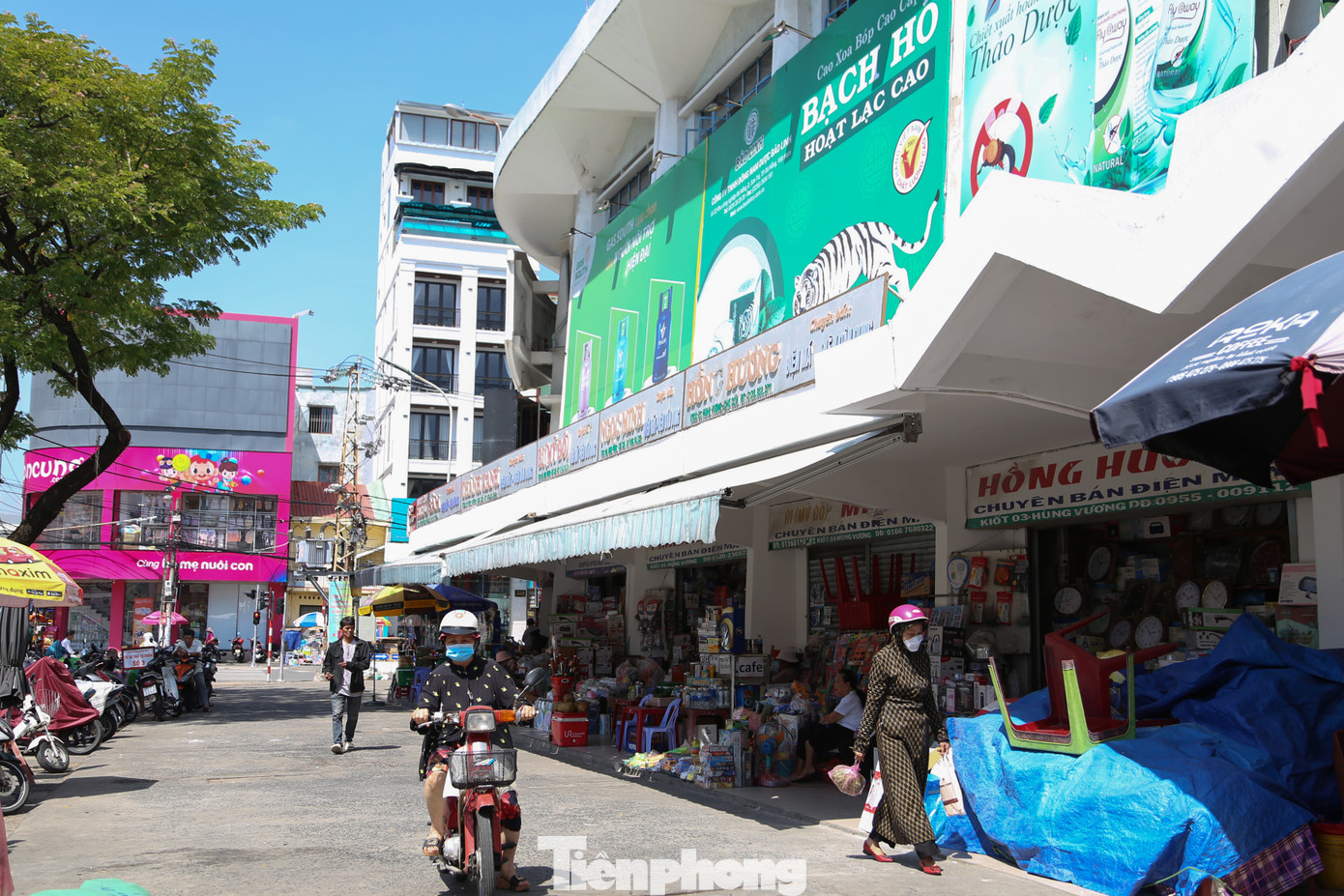 Bên cạnh việc cải tạo, nâng cấp cơ sở vật chất, sắp xếp lại các ngành hàng, công ty cũng tập trung vào các hoạt động nâng cao năng lực cho tiểu thương, nhân viên BQL. Trong đó, chú trọng vào các hoạt động nâng cao kỹ năng, chuyên môn về bán hàng, ngoại ngữ, chuyển đổi số trong thanh toán, quảng bá, bán hàng trên kênh trực tuyến...