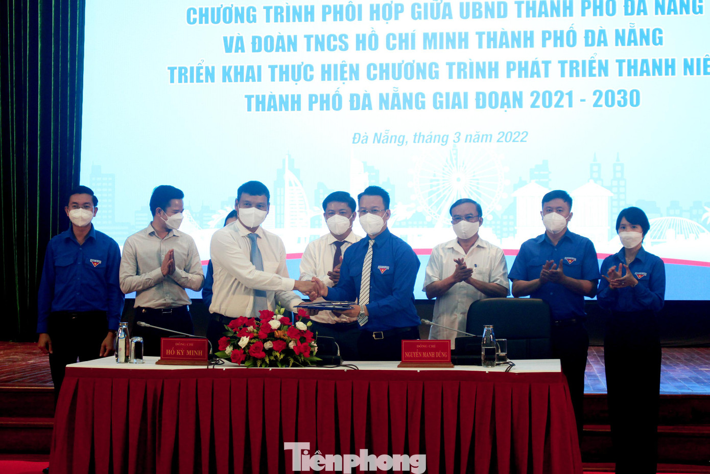 UBND TP và Thành Đoàn Đà Nẵng kí kết hợp tác thực hiện chương trình phát triển thanh niên trên địa bàn giai đoạn 2021 - 2030