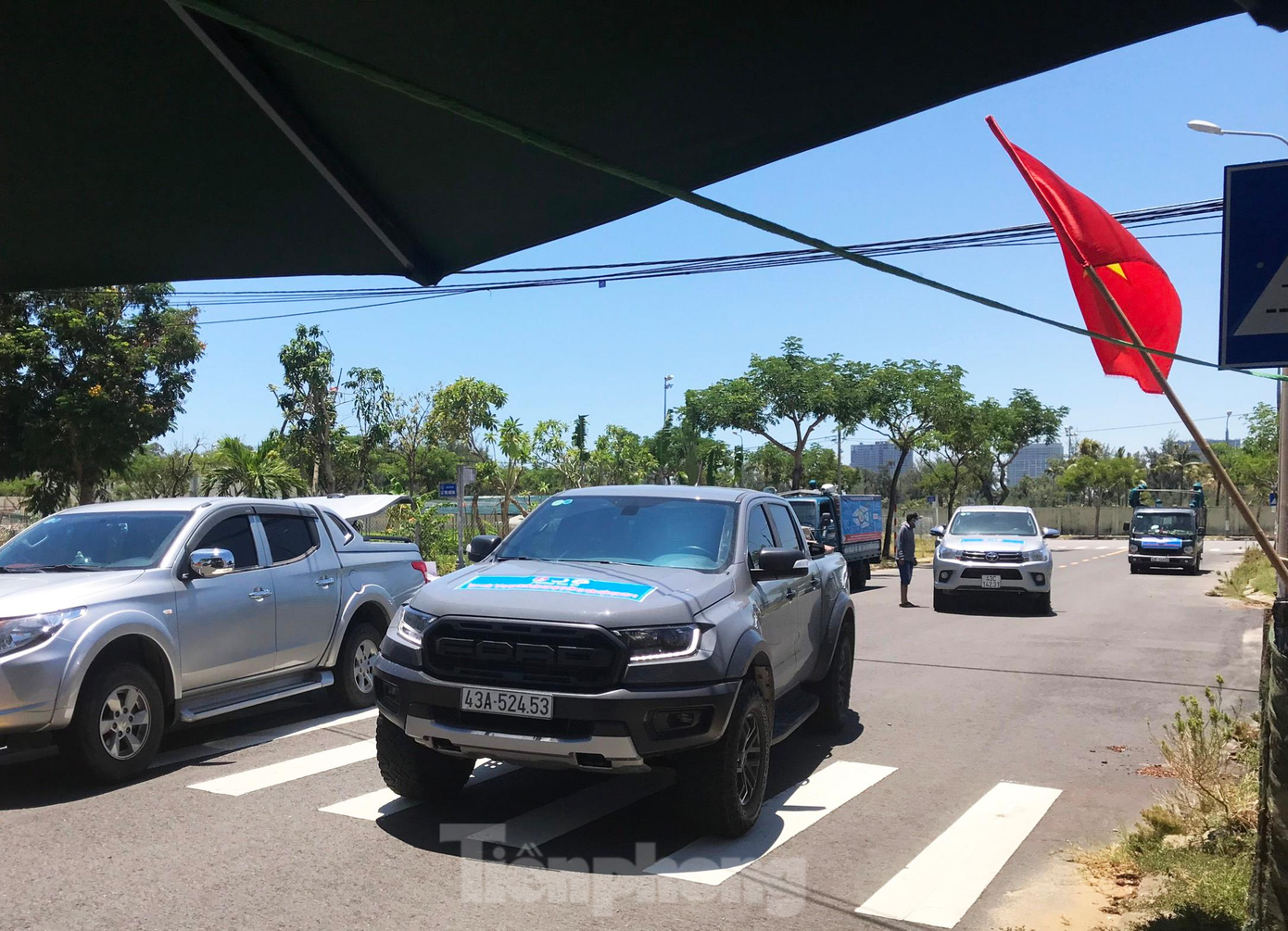 Hàng trăm cuốc xe 0 đồng của cựu cán bộ Đoàn in dấu khắp các con đường, góc phố trong những ngày Đà Nẵng đứng yên để hỗ trợ người dân Hàng trăm cuốc xe 0 đồng của cựu cán bộ Đoàn in dấu khắp các con đường, góc phố trong những ngày Đà Nẵng đứng yên để hỗ trợ người dân