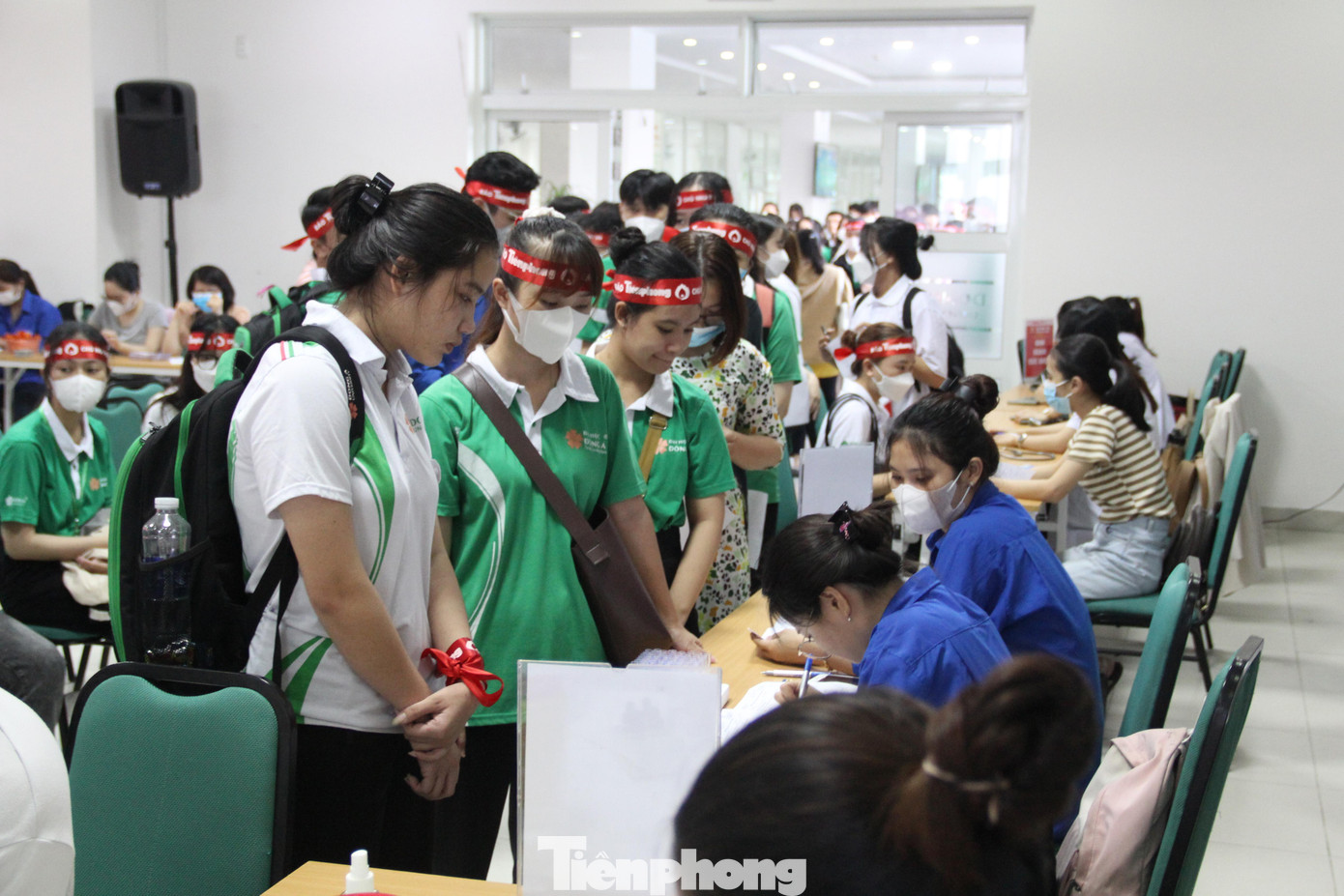 Chương trình hiến máu Chủ nhật Đỏ ở Đại học Đông Á thu hút sự tham gia của hàng trăm sinh viên, trong đó, có rất nhiều nữ sinh viên.