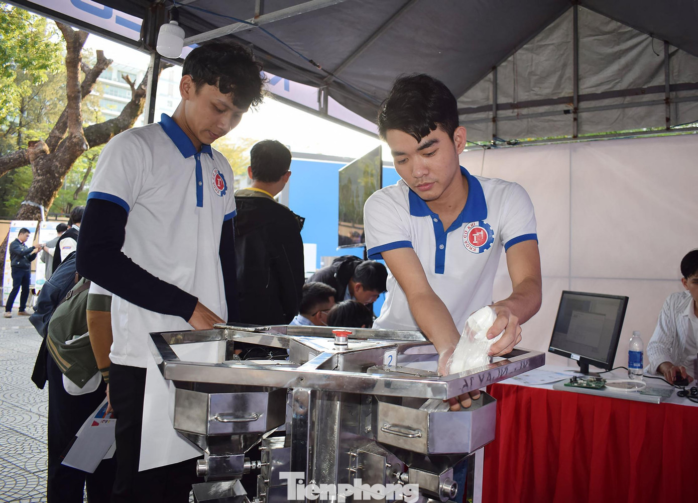 Các ngày hội khởi nghiệp, triển lãm, hội chợ khởi nghiệp... tạo sân chơi thiết thực cho đoàn viên thanh niên. Ảnh: Giang Thanh Các ngày hội khởi nghiệp, triển lãm, hội chợ khởi nghiệp... tạo sân chơi thiết thực cho đoàn viên thanh niên. Ảnh: Giang Thanh