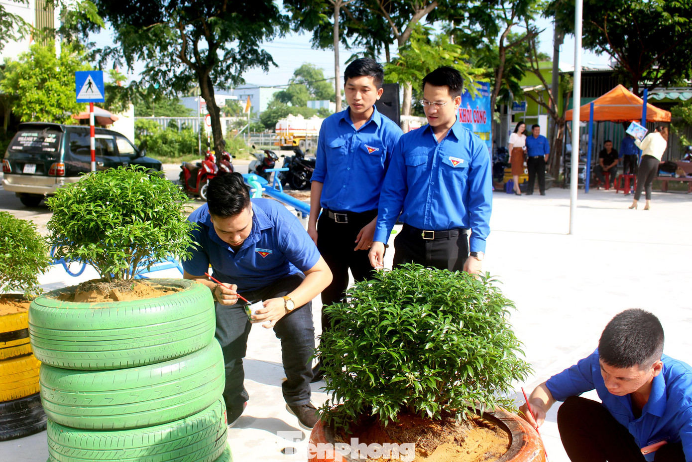 Nhiều điểm nóng về môi trường đã được tuổi trẻ Đà Nẵng biến thành những khu vui chơi, vườn hoa, khu tập thể dục... cho cộng đồng. Ảnh: Giang Thanh Nhiều điểm nóng về môi trường đã được tuổi trẻ Đà Nẵng biến thành những khu vui chơi, vườn hoa, khu tập thể dục... cho cộng đồng. Ảnh: Giang Thanh