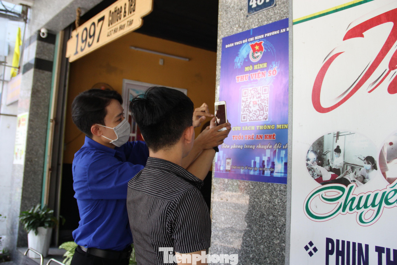 Tuổi trẻ Đà Nẵng tích cực tham gia chuyển đổi số với các mô hình ứng dụng thực tiễn như số hóa thư viện, Thứ 7 hỗ trợ người dân thực hiện thủ tục hành chính trực tuyến, số hóa địa chỉ đỏ... Ảnh: Giang Thanh Tuổi trẻ Đà Nẵng tích cực tham gia chuyển đổi số với các mô hình ứng dụng thực tiễn như số hóa thư viện, Thứ 7 hỗ trợ người dân thực hiện thủ tục hành chính trực tuyến, số hóa địa chỉ đỏ... Ảnh: Giang Thanh