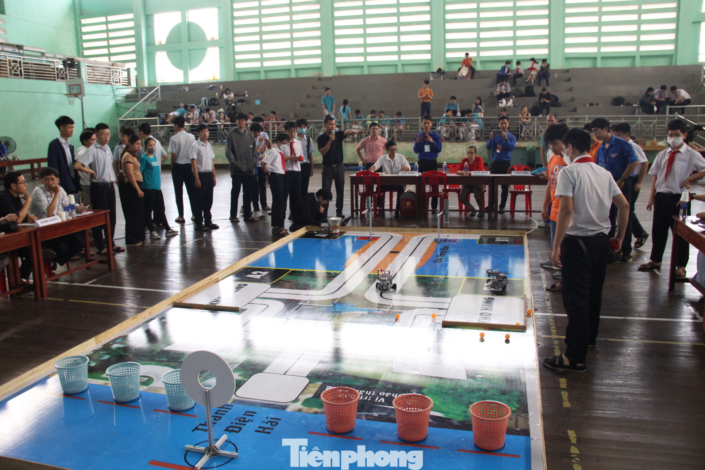 Sân thi đấu sáng tạo robot với chủ đề "Bảo vệ Thành Điện Hải". Ảnh: Giang Thanh Sân thi đấu sáng tạo robot với chủ đề "Bảo vệ Thành Điện Hải". Ảnh: Giang Thanh