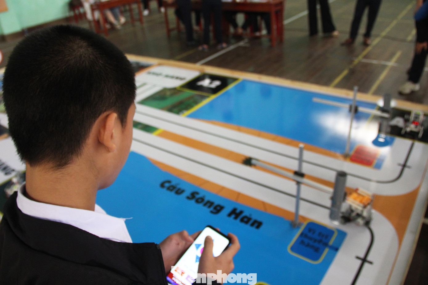 Học sinh sẽ vận dụng các kiến thức đã học vào sáng tạo phần cứng và lập trình phần mềm cho các robot Học sinh sẽ vận dụng các kiến thức đã học vào sáng tạo phần cứng và lập trình phần mềm cho các robot