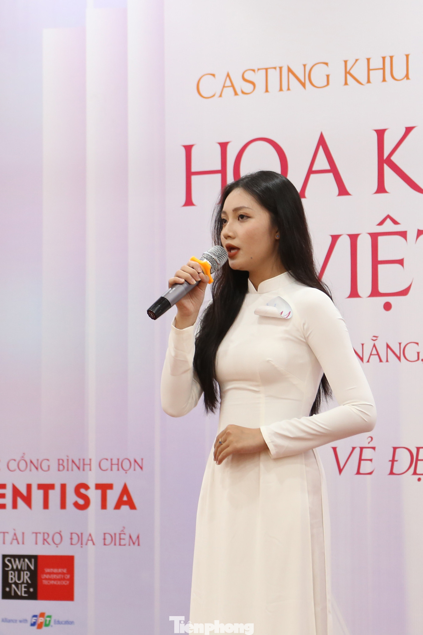 Mỗi thí sinh có khoảng 5 phút để giới thiệu về bản thân, bộc lộ cá tính cũng như đam mê, mong muốn của mình khi đến với Hoa khôi Sinh viên Việt Nam 2023.