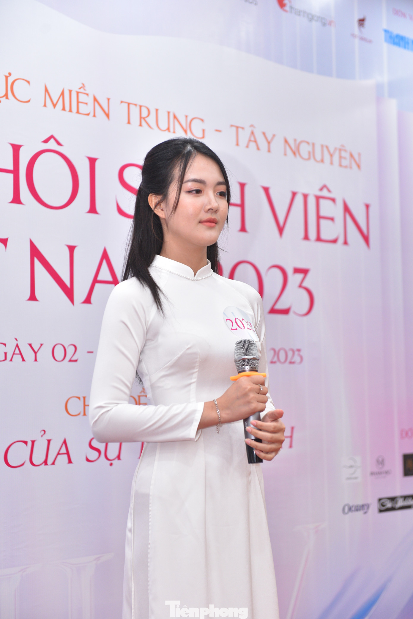 Dựa trên các thông tin thí sinh đưa ra trong phần giới thiệu, BGK sẽ hỏi thêm các câu hỏi về quê hương, về ước mơ, nghề nghiệp... để làm bật lên tính cách cũng như khả năng của từng thí sinh.