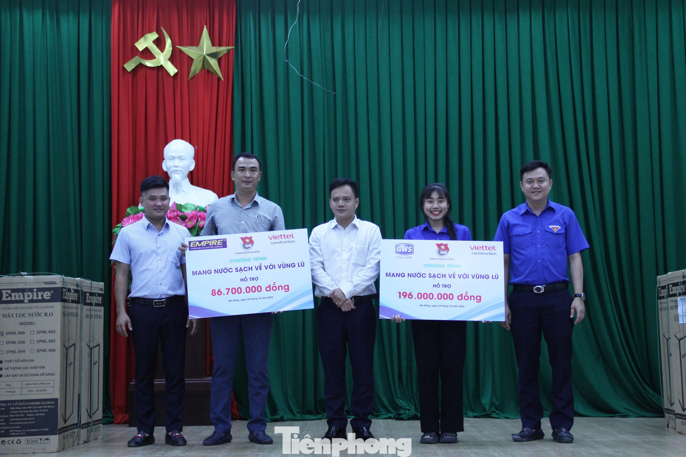 Chương trình Mang nước sạch về với vùng lũ trao tặng 15 máy lọc nước gia đình và 2 hệ thống lọc nước cộng đồng cho phường Hòa Khánh Nam (quận Liên Chiểu) và huyện Hòa Vang. Ảnh: Giang Thanh Chương trình Mang nước sạch về với vùng lũ trao tặng 15 máy lọc nước gia đình và 2 hệ thống lọc nước cộng đồng cho phường Hòa Khánh Nam (quận Liên Chiểu) và huyện Hòa Vang. Ảnh: Giang Thanh