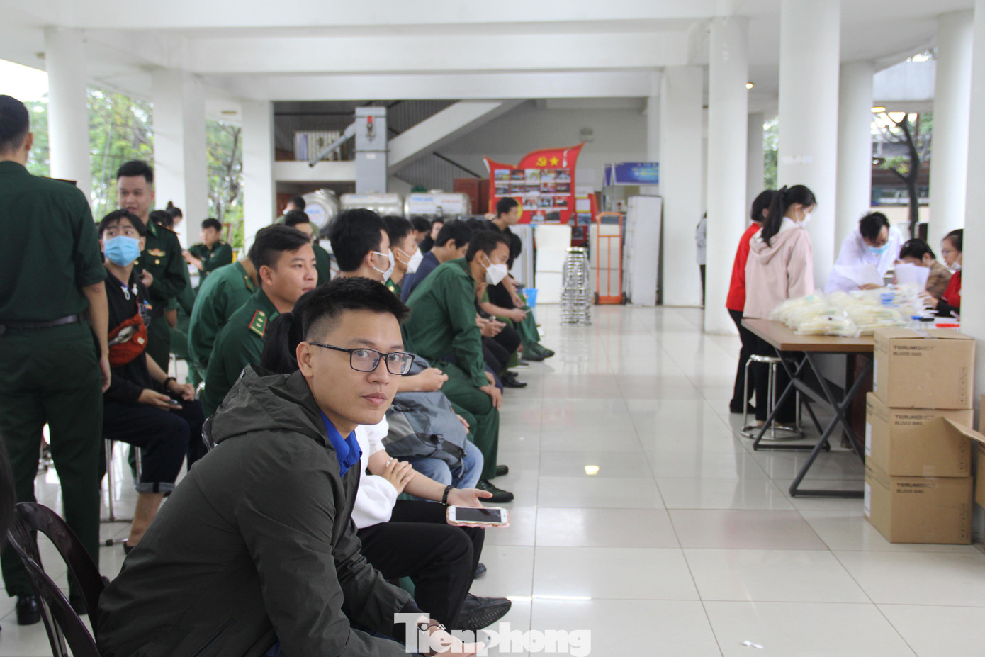 Ngày hội Chủ nhật Đỏ năm nay thu hút đông đảo đoàn viên thanh niên đến từ nhiều đơn vị như: Quận, Huyện Đoàn; lực lượng vũ trang, công an; công nhân viên chức, sinh viên...