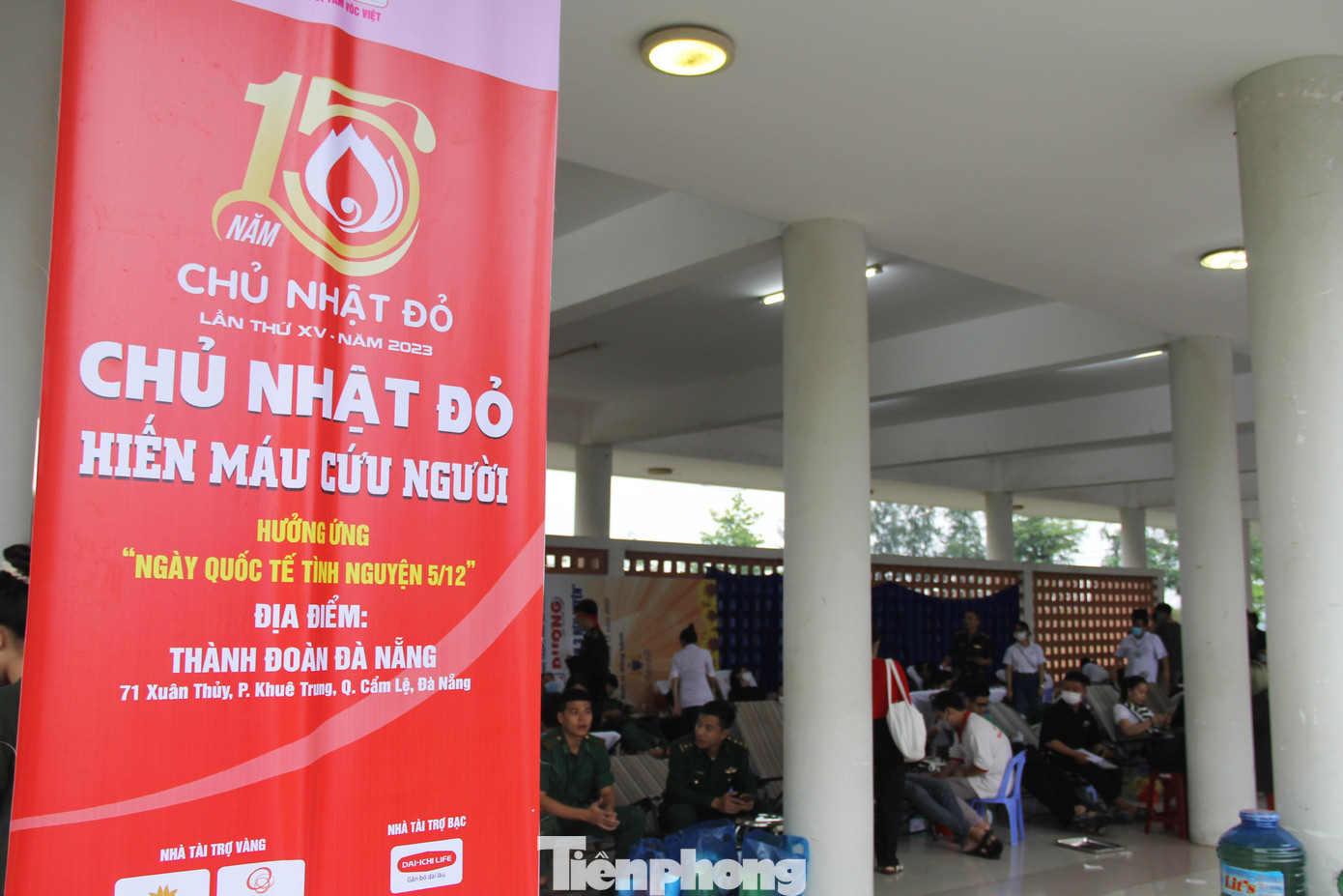 Ngày hội Chủ nhật Đỏ lần thứ XV - năm 2023 tại Đà Nẵng do báo Tiền Phong phối hợp với Thành Đoàn - Hội LHTN TP Đà Nẵng tổ chức làm 3 đợt, với ngày chính hội tổ chức vào sáng nay. Dự kiến, Chủ nhật Đỏ ở Đà Nẵng sẽ thu về 1.500 đơn vị máu để phục vụ công tác cấp cứu và điều trị.