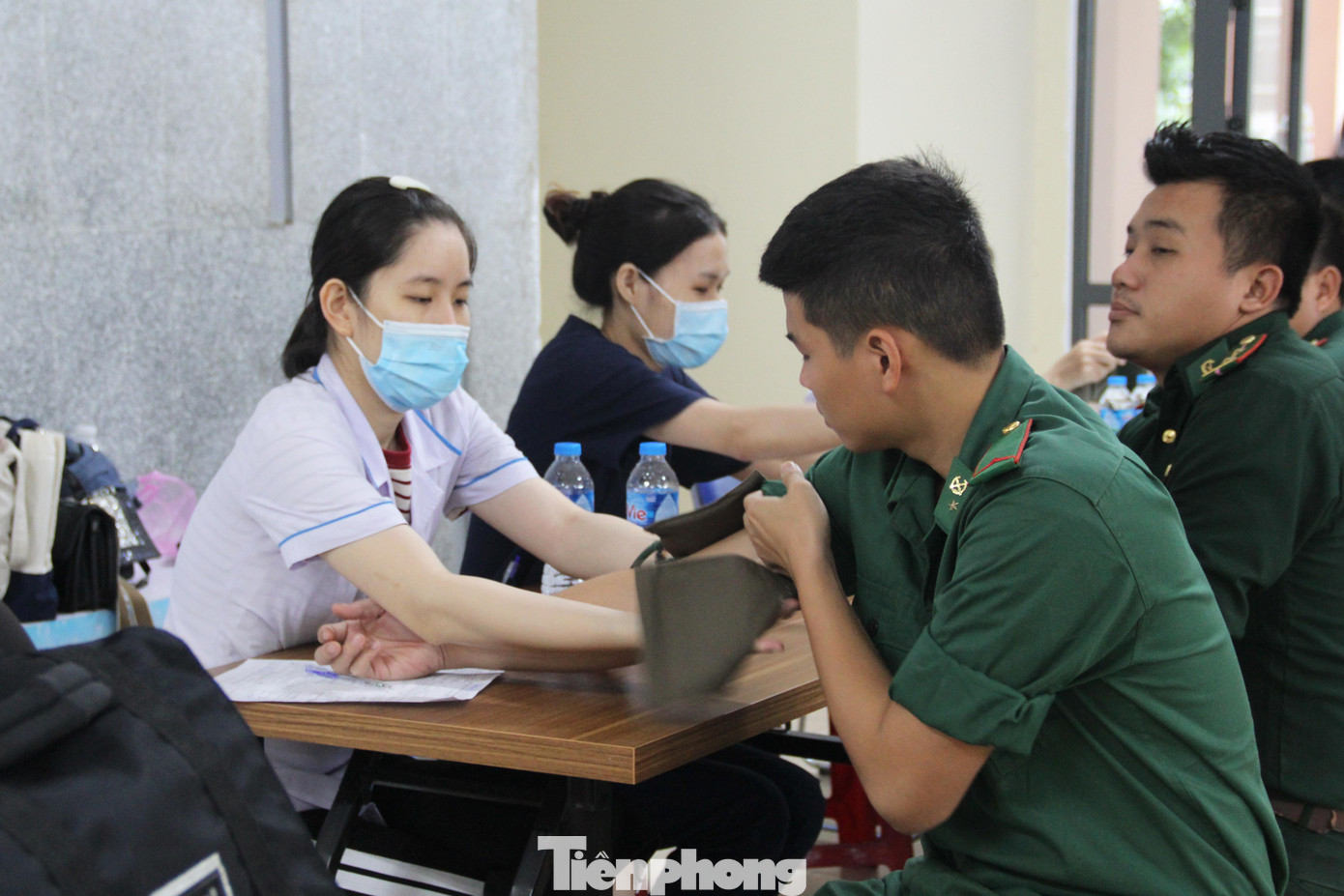 Nhiều bạn trẻ rạng rỡ tham gia hiến máu Chủ nhật Đỏ Nhiều bạn trẻ rạng rỡ tham gia hiến máu Chủ nhật Đỏ