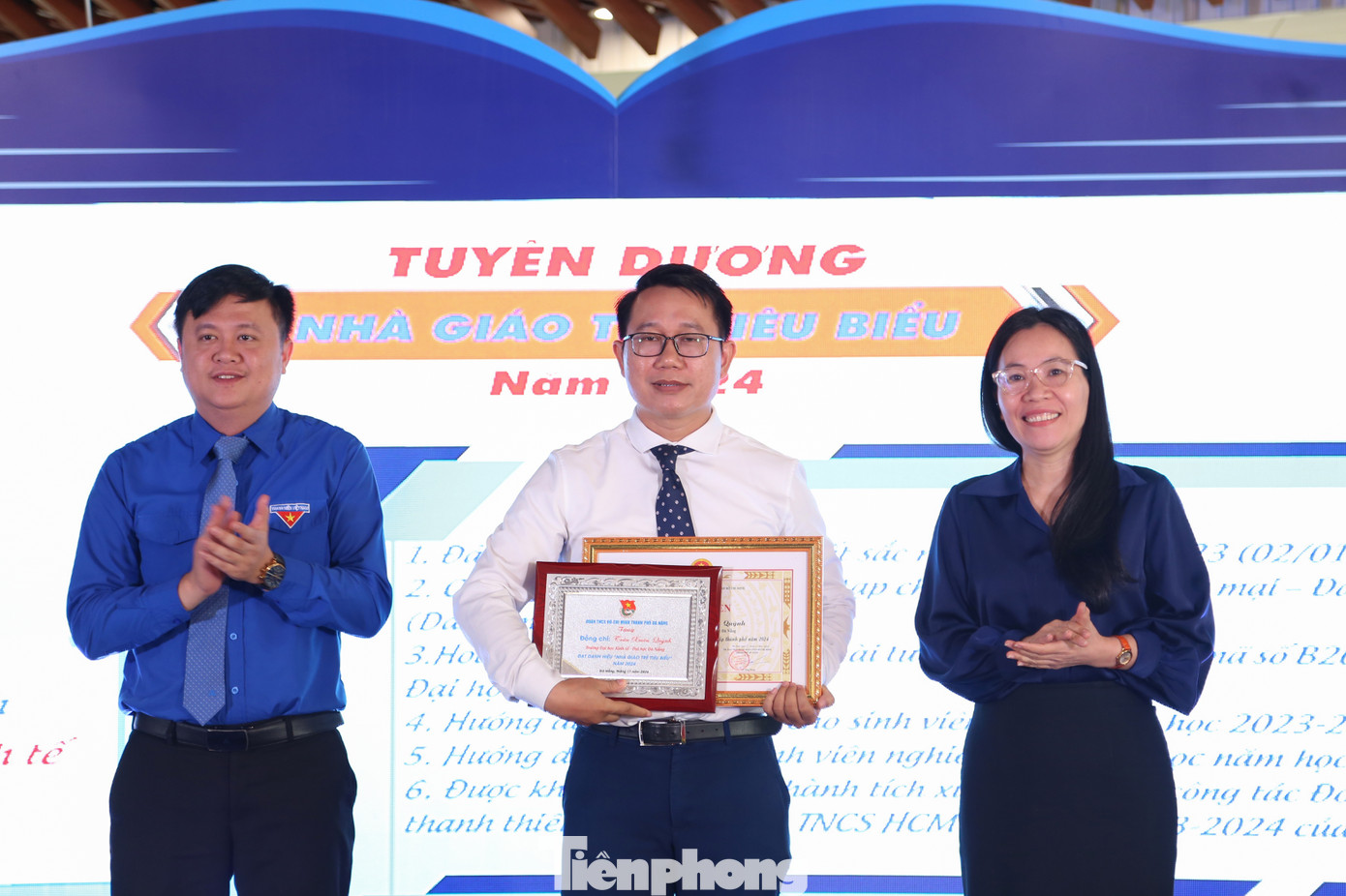 Thầy giáo Trần Xuân Quỳnh được vinh danh Nhà giáo tiêu biểu TP. Đà Nẵng, đồng thời, là Nhà giáo tiêu biểu cấp T.Ư năm 2024. Ảnh: Giang Thanh