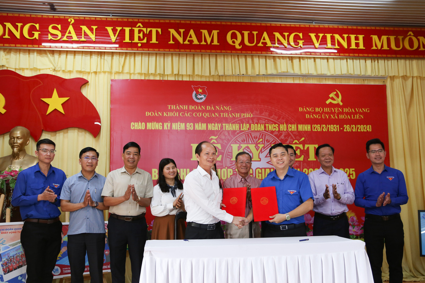 Tuổi trẻ Đoàn khối các cơ quan TP. Đà Nẵng đồng hành cùng xã Hòa Liên trong xây dựng nông thôn mới. Ảnh: Giang Thanh