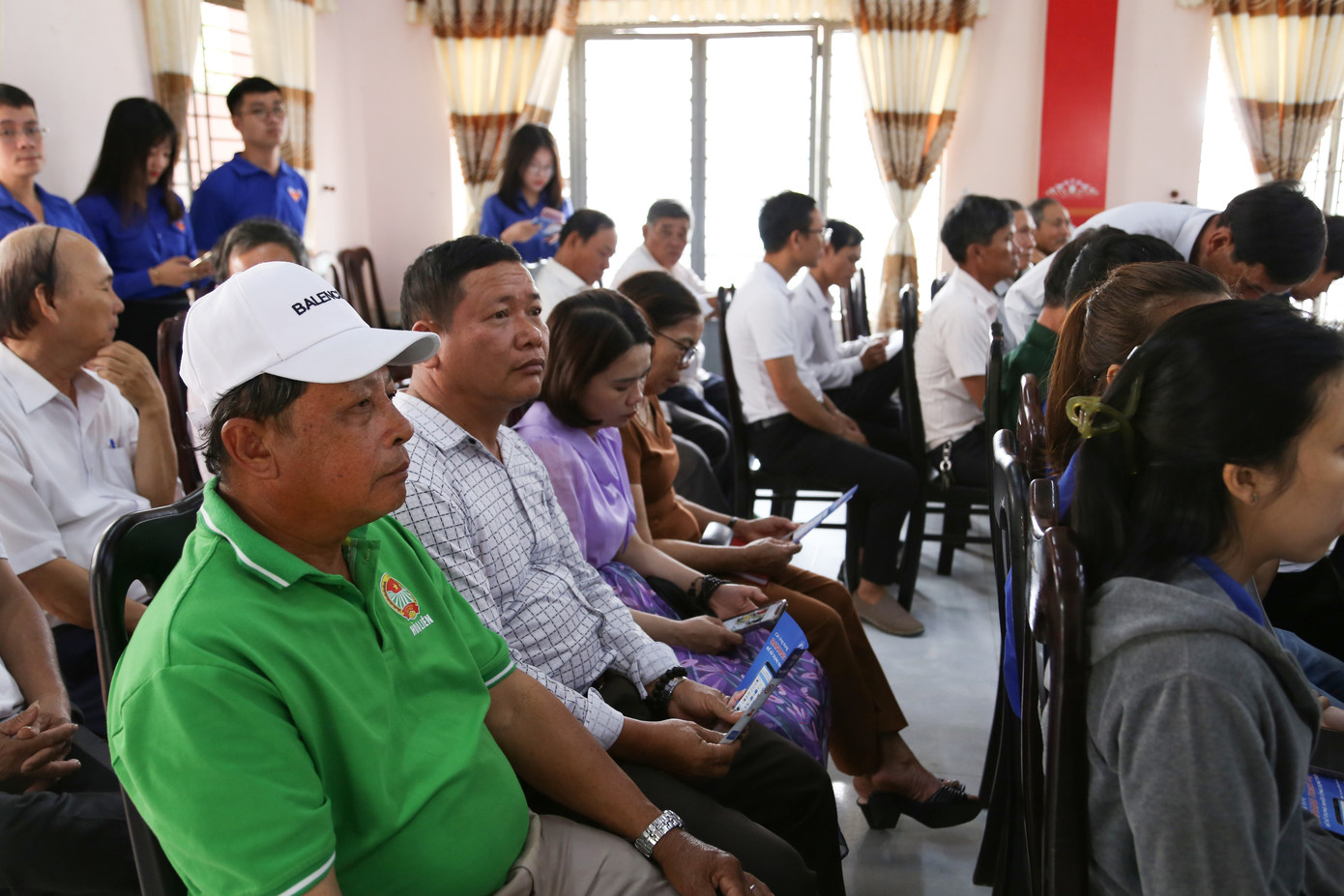 Hướng dẫn người dân xử lý rơm rạ sau khi thu hoạch để làm phân bón