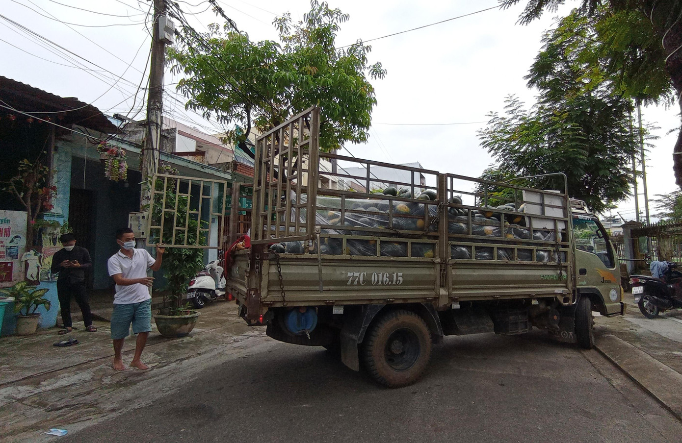 Thông qua nhiều kênh kết nối, hơn 52 tấn dưa hấu đã được bán hết veo sau 2 ngày
