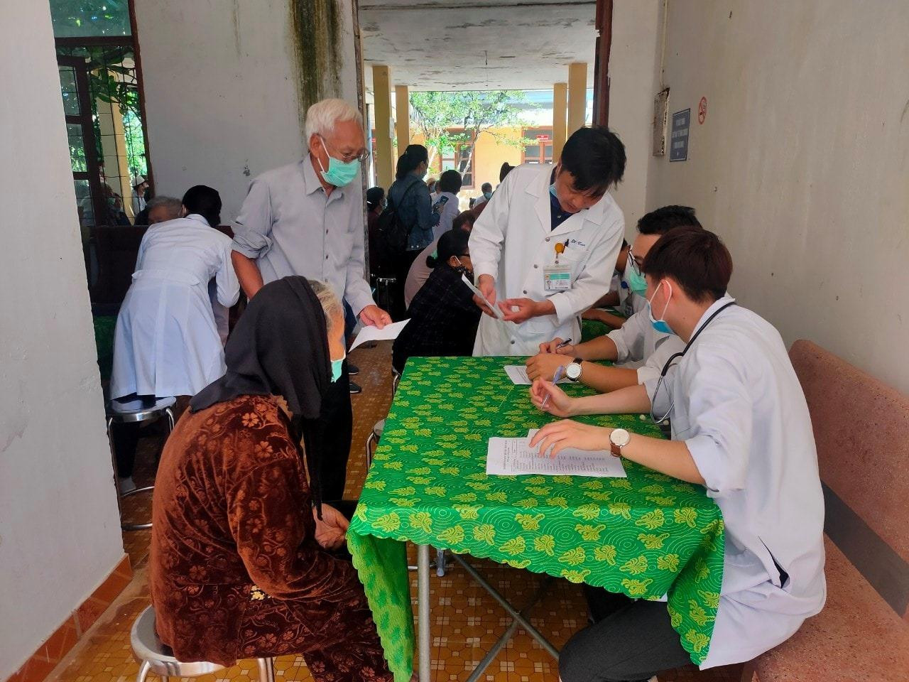 Tổ chức khám và cấp phát thuốc miễn phí cho người dân ở huyện đảo Lý Sơn (Quảng Ngãi) trong chương trình Tháng 3 biên giới Tổ chức khám và cấp phát thuốc miễn phí cho người dân ở huyện đảo Lý Sơn (Quảng Ngãi) trong chương trình Tháng 3 biên giới