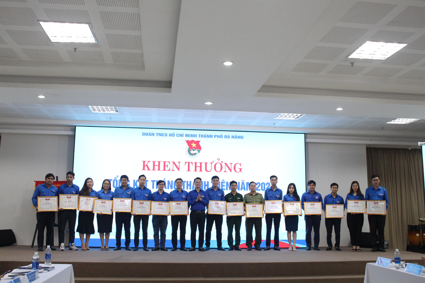 Thành Đoàn Đà Nẵng tuyên dương 16 tập thể xuất sắc trong Tháng Thanh niên năm 2021 Thành Đoàn Đà Nẵng tuyên dương 16 tập thể xuất sắc trong Tháng Thanh niên năm 2021