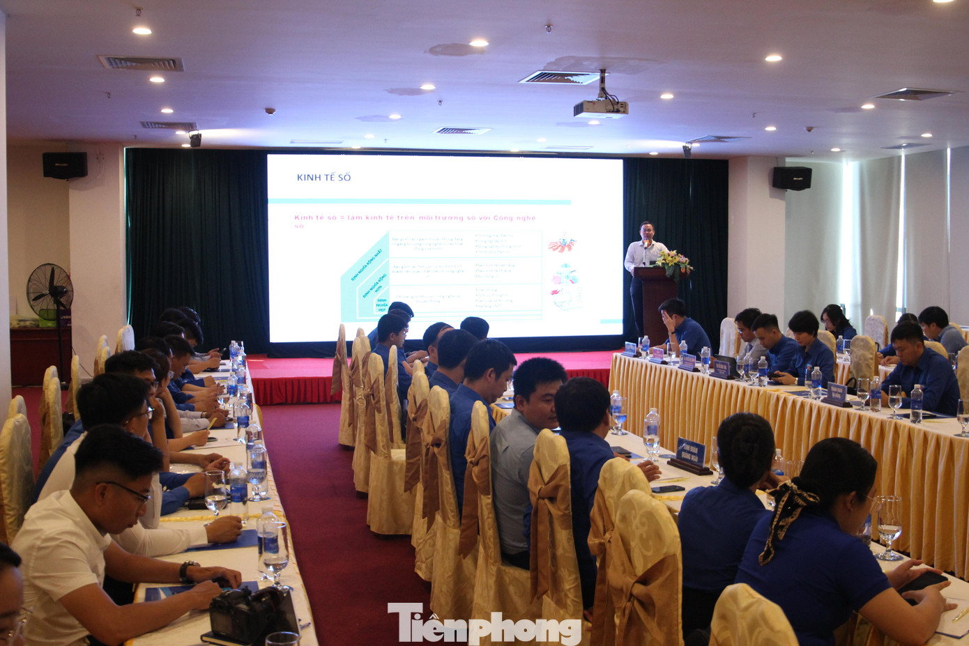 Các đại biểu Cụm Duyên hải Nam Trung Bộ tọa đàm chuyển đổi số