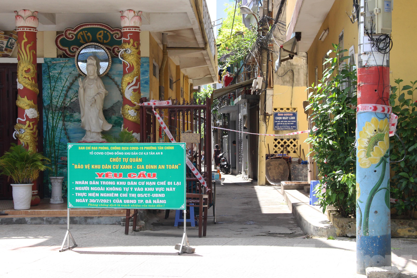 Các tổ vùng xanh trong các phường vùng vàng trên địa bàn vẫn tăng cường hoạt động kiểm soát tại tổ, khu dân cư để đảm bảo an toàn.