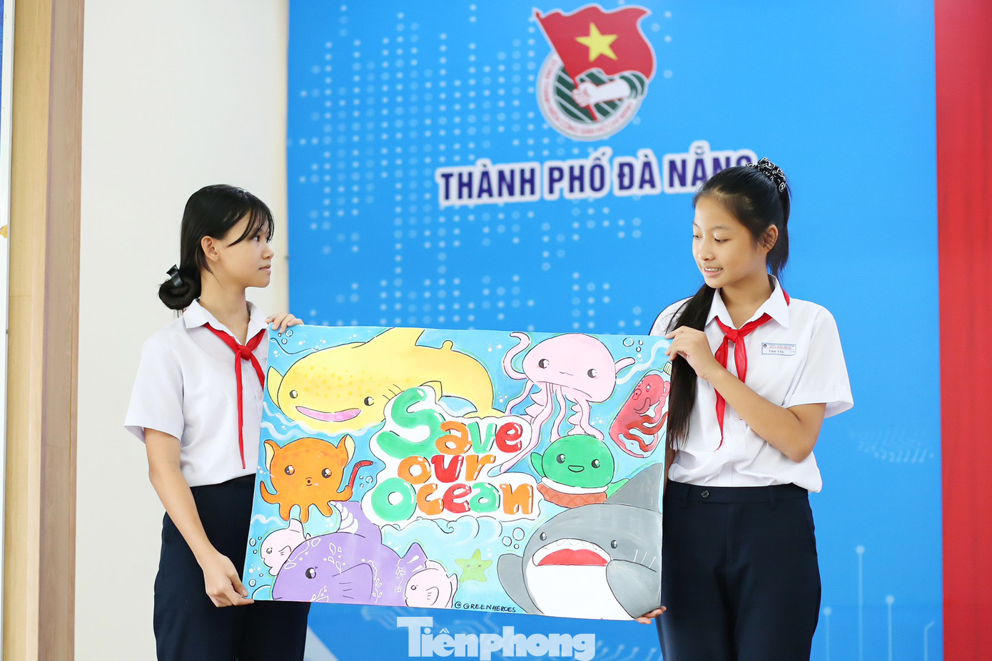 Mỗi đội dự án đều chuẩn bị kỹ bài thuyết trình, sản phẩm tái chế... để phần thuyết trình trực quan, sinh động và có sức thuyết phục