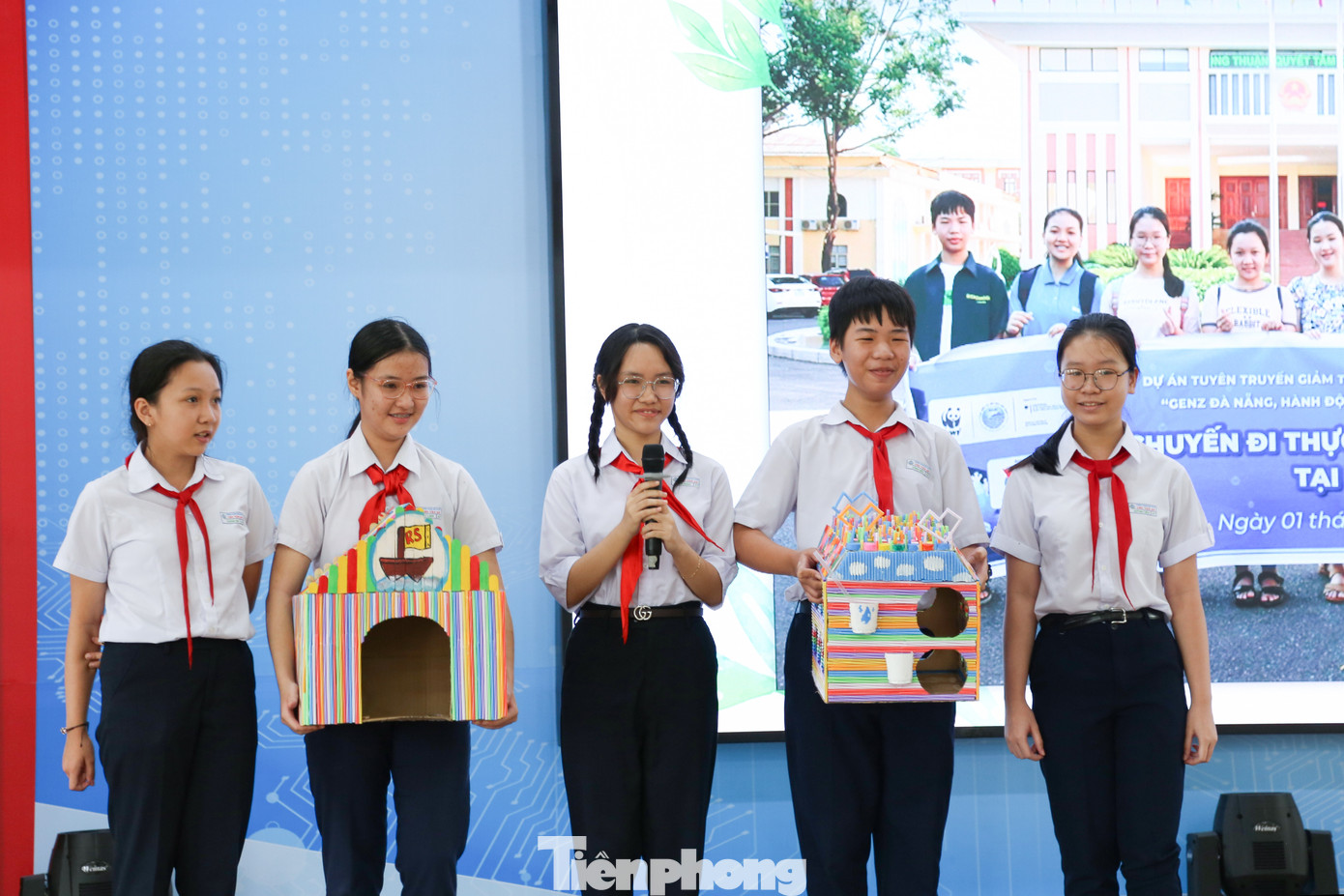 Các đội dự án mang đến nhiều sáng kiến độc đáo để góp phần giảm rác thải nhựa đại dương, nâng cao nhận thức của cộng đồng. Ảnh: Giang Thanh