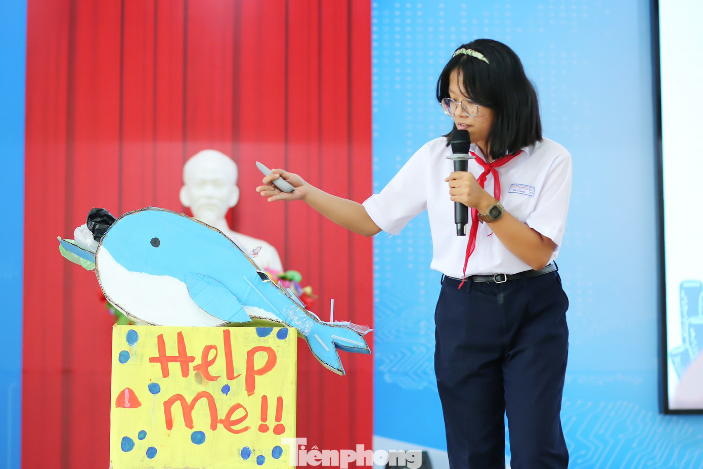 Mỗi đội dự án đều chuẩn bị kỹ bài thuyết trình, sản phẩm tái chế... để phần thuyết trình trực quan, sinh động và có sức thuyết phục