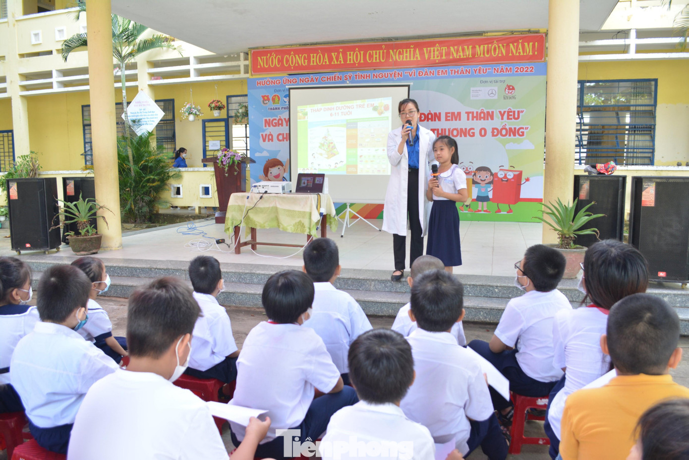 Các em thiếu nhi có hoàn cảnh khó khăn trên địa bàn Đà Nẵng được tư vấn dinh dưỡng. Ảnh: G.T Các em thiếu nhi có hoàn cảnh khó khăn trên địa bàn Đà Nẵng được tư vấn dinh dưỡng. Ảnh: G.T