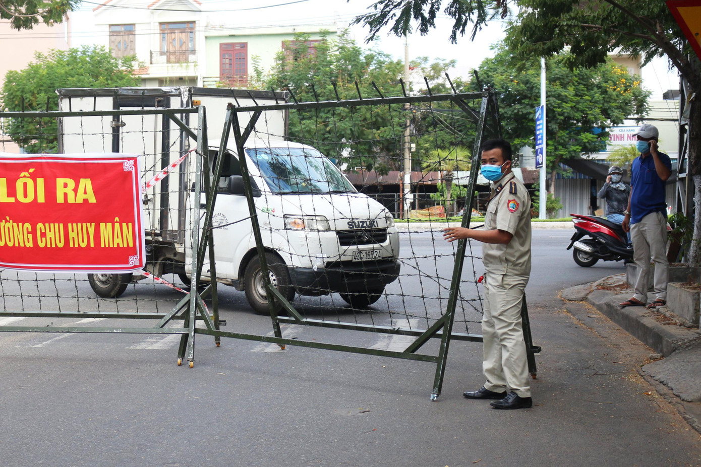 Như vậy, tính đến thời điểm này, vùng phong tỏa trên địa bàn quận Sơn Trà đã mở rộng qua địa phần của 5/7 phường (trừ phường An Hải Đông và phường An Hải Tây). Như vậy, tính đến thời điểm này, vùng phong tỏa trên địa bàn quận Sơn Trà đã mở rộng qua địa phần của 5/7 phường (trừ phường An Hải Đông và phường An Hải Tây).