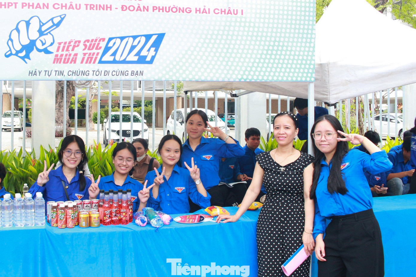 Khoảng 1.750 tình nguyện viên là học sinh các trường THPT, Đại học, Cao đẳng, đoàn viên thanh niên trên địa bàn tham gia tiếp sức sĩ tử trong kỳ thi lần này.