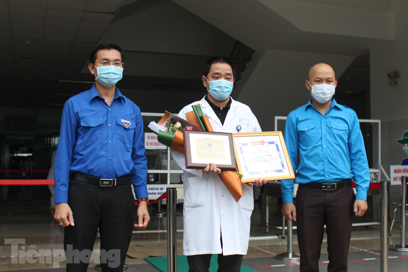 Ths.Bs Nguyễn Tấn Hùng Phó Trưởng khoa Hồi sức tích cực – Chống độc (Bệnh viện Đà Nẵng) tích cực tham gia công tác điều trị cho bệnh nhân COVID-19 trong thời gian qua. - Ảnh: Giang Thanh Ths.Bs Nguyễn Tấn Hùng Phó Trưởng khoa Hồi sức tích cực – Chống độc (Bệnh viện Đà Nẵng) tích cực tham gia công tác điều trị cho bệnh nhân COVID-19 trong thời gian qua. - Ảnh: Giang Thanh