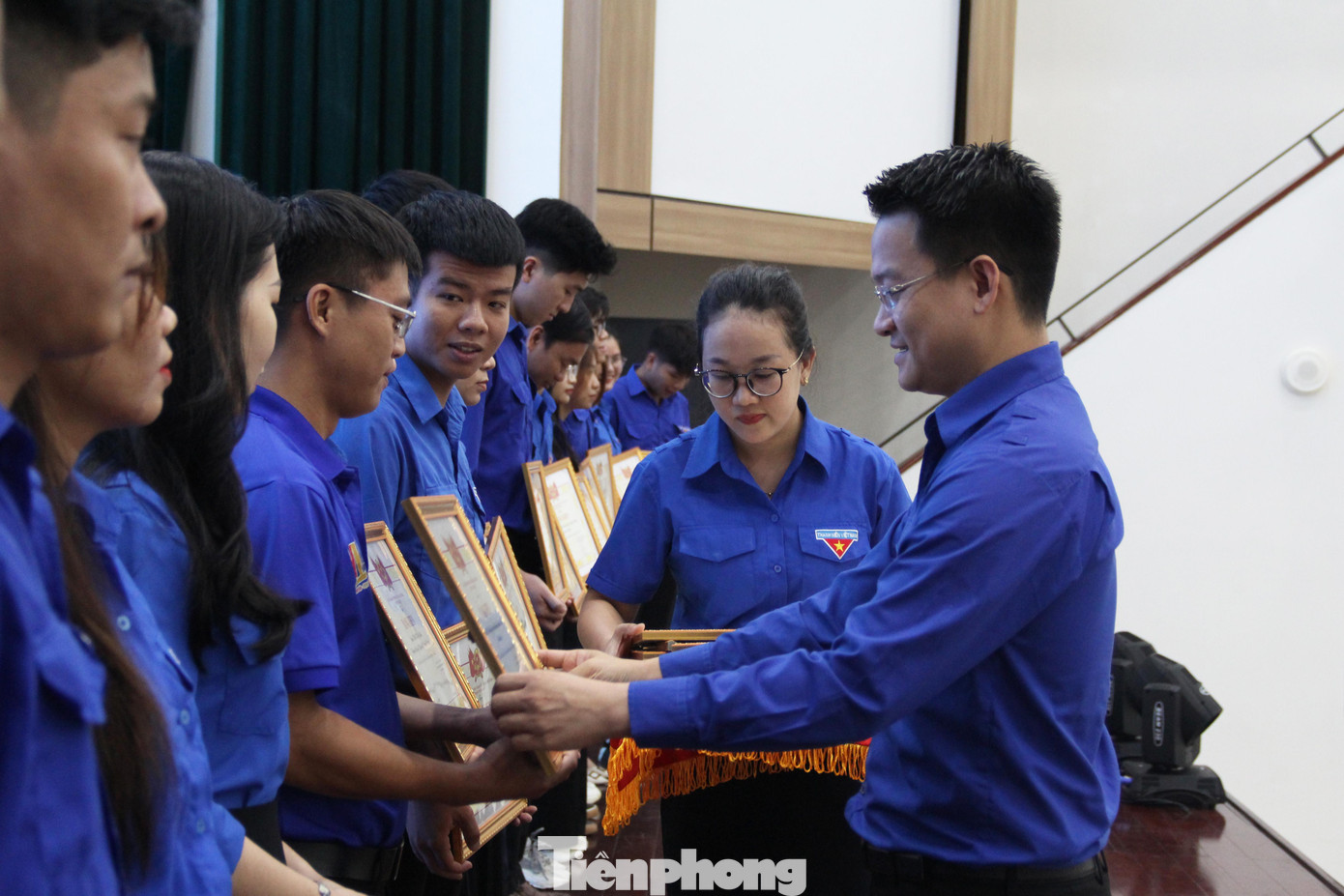 Đặc biệt, Thành Đoàn hoàn thành vượt bậc nhiều chỉ tiêu về hỗ trợ thanh niên khởi nghiệp, lập nghiệp, chuyển đổi số như: 56/56 xã, phường thành lập đội hình “Chuyển đổi số cộng đồng”, hỗ trợ 17 dự án khởi nghiệp đổi mới sáng tạo, 10 đội hình thanh niên tình nguyện hỗ trợ, tuyên truyền về kiến thức khởi nghiệp...