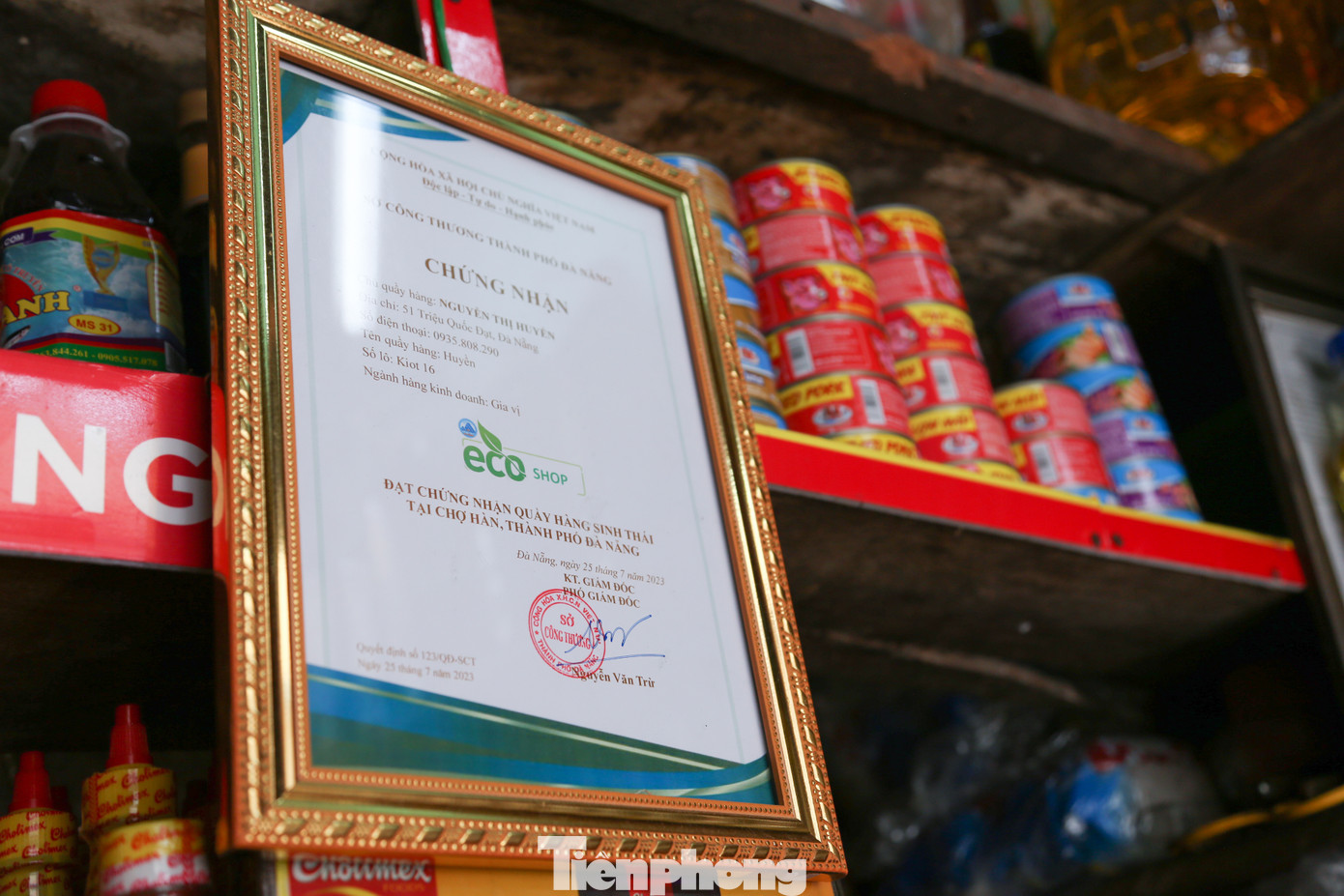 Hiện, chợ Hàn có 32 quầy hàng sinh thái, lan tỏa thói quen tiêu dùng xanh. Ảnh: Giang Thanh