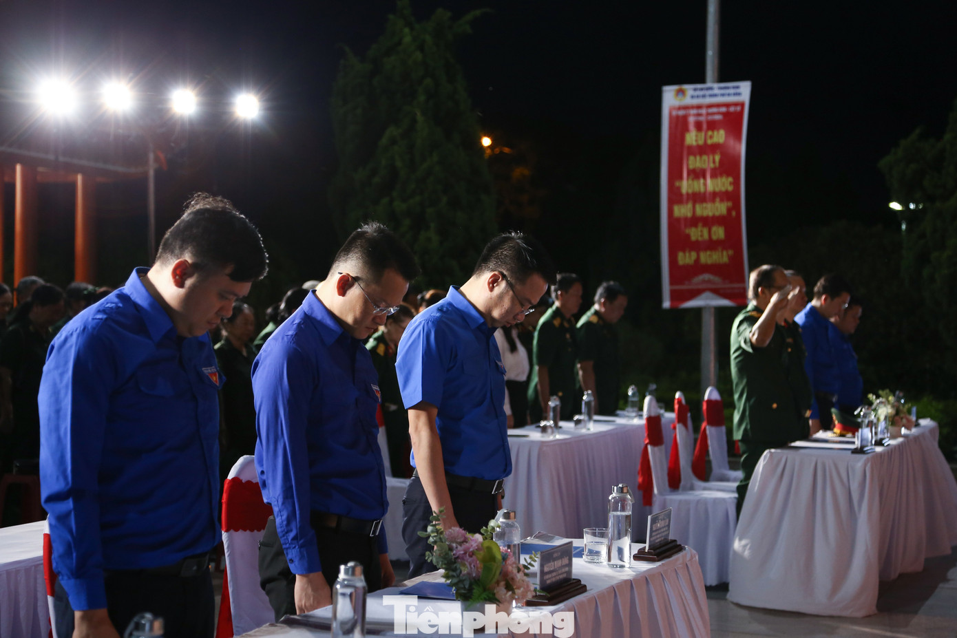 Tham dự chương trình có anh Nguyễn Tường Lâm - Bí thư T.Ư Đoàn. Trước khi bắt đầu buổi lễ, các đại biểu, đoàn viên thanh niên đã dành một phút mặc niệm để tưởng nhớ Tổng Bí thư Nguyễn Phú Trọng.