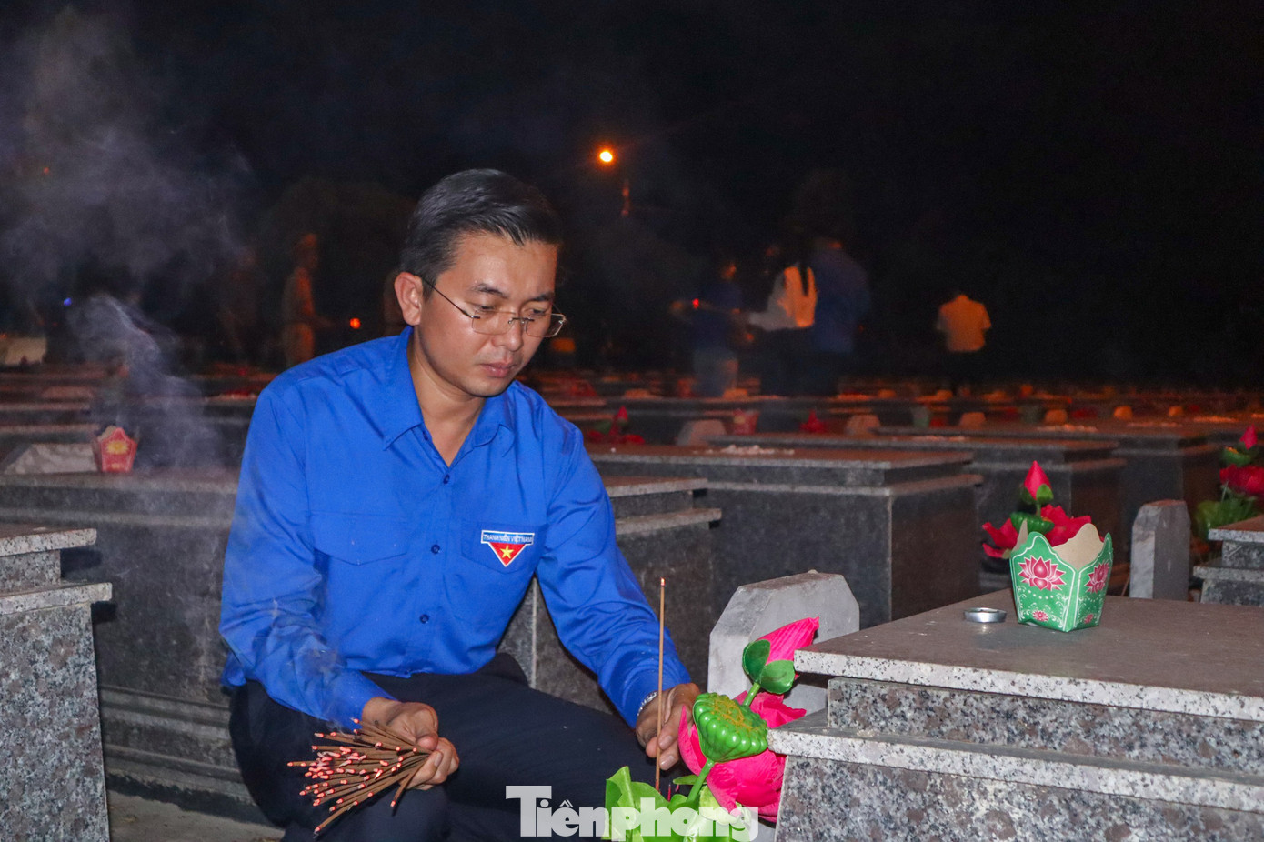 Theo anh Nguyễn Mạnh Dũng - Bí thư Thành Đoàn Đà Nẵng, Lễ thắp nến tri ân được trang trọng tổ chức tại Nghĩa trang liệt sĩ TP - nơi an nghỉ của hơn 730 anh hùng liệt sĩ, những người mãi mãi tuổi 20, đã ôm những ước mơ, khát khao của tuổi trẻ để đổi lấy nền độc lập, tự do cho dân tộc.