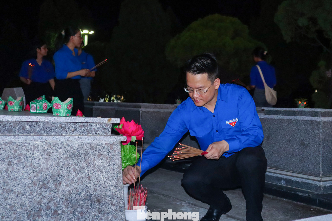 Theo anh Nguyễn Mạnh Dũng - Bí thư Thành Đoàn Đà Nẵng, Lễ thắp nến tri ân được trang trọng tổ chức tại Nghĩa trang liệt sĩ TP - nơi an nghỉ của hơn 730 anh hùng liệt sĩ, những người mãi mãi tuổi 20, đã ôm những ước mơ, khát khao của tuổi trẻ để đổi lấy nền độc lập, tự do cho dân tộc.