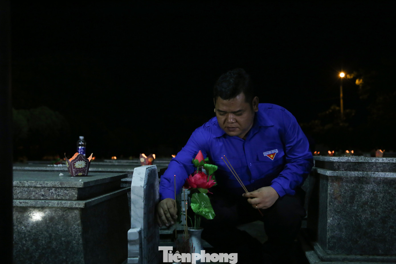 Theo anh Nguyễn Mạnh Dũng - Bí thư Thành Đoàn Đà Nẵng, Lễ thắp nến tri ân được trang trọng tổ chức tại Nghĩa trang liệt sĩ TP - nơi an nghỉ của hơn 730 anh hùng liệt sĩ, những người mãi mãi tuổi 20, đã ôm những ước mơ, khát khao của tuổi trẻ để đổi lấy nền độc lập, tự do cho dân tộc.