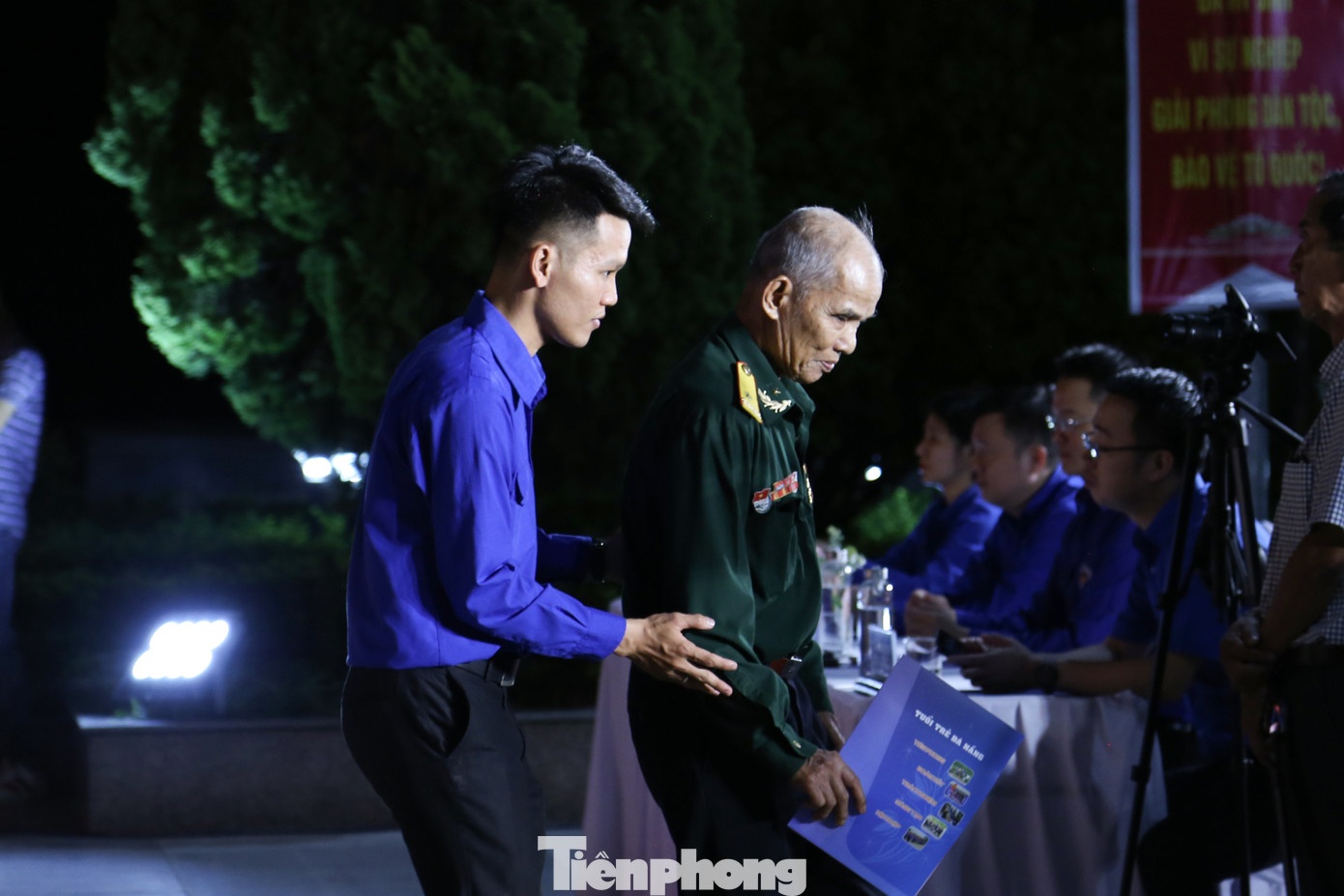 Được biết, nhân kỉ niệm 77 năm Ngày Thương binh Liệt sĩ (27/7/1947 - 27/7/2024), các cấp bộ Đoàn trên địa bàn Đà Nẵng trao tặng 790 suất quà cho các Mẹ Việt Nam Anh hùng, các thương binh, bệnh binh, gia đình có công cách mạng, với kinh phí 390 triệu đồng. Trong đó, Thành Đoàn Đà Nẵng trao 10 suất quà, mỗi suất trị giá 1 triệu đồng và các cấp bộ Đoàn trao 780 suất quà, mỗi suất trị giá 500 nghìn đồng.