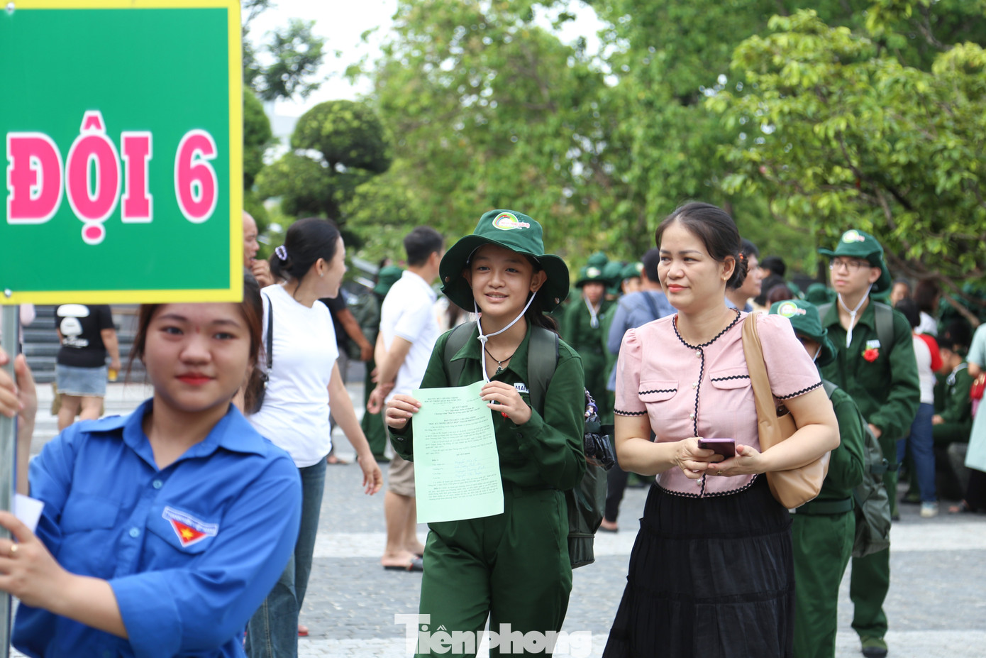 "Tôi thấy chương trình thực sự rất ý nghĩa, dù chỉ trong mười mấy ngày nhưng các cháu sẽ được trải nghiệm môi trường hoàn toàn mới mẻ, được học hỏi các kỹ năng sống. Tôi mong rằng cả 2 cháu sau khi hoàn thành Học kỳ trong quân đội sẽ có những bài học bổ ích, rèn luyện được nhiều thói quen tốt, trưởng thành và rắn rỏi hơn", chị My chia sẻ.