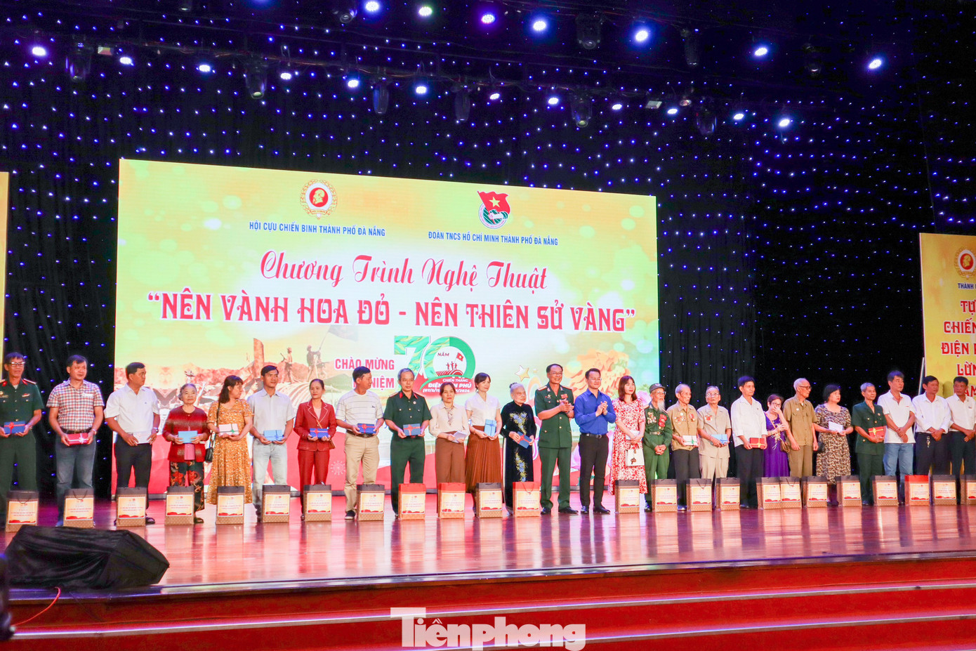 Dịp này, BTC đã tri ân các cựu chiến binh, cựu thanh niên xung phong đã trực tiếp tham gia chiến đấu, phục vụ chiến đấu trong Chiến dịch lịch sử Điện Biên Phủ hiện đang sinh sống trên địa bàn. Dịp này, BTC đã tri ân các cựu chiến binh, cựu thanh niên xung phong đã trực tiếp tham gia chiến đấu, phục vụ chiến đấu trong Chiến dịch lịch sử Điện Biên Phủ hiện đang sinh sống trên địa bàn.