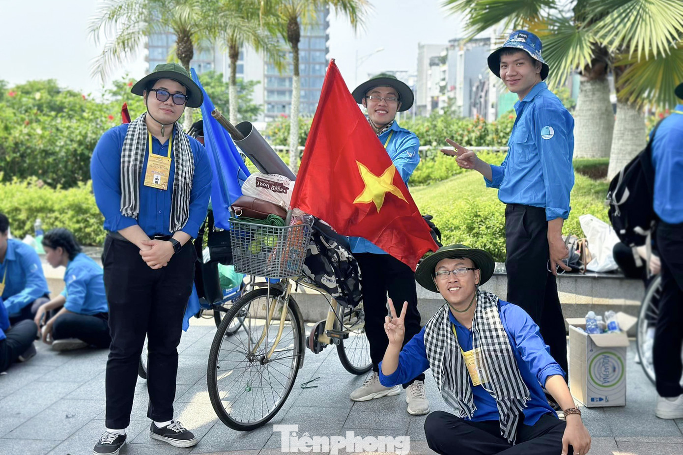 Các đơn vị Quận, Huyện Đoàn, Đoàn trực thuộc tổ chức nhiều hoạt động, công trình, phần việc nhằm tuyên truyền, giáo dục cho thanh thiếu nhi trên địa bàn về lịch sử hào hùng của dân tộc trong Chiến dịch Điện Biên Phủ, phát huy tinh thần Điện Biên Phủ trong xây dựng và bảo vệ Tổ quốc. Các đơn vị Quận, Huyện Đoàn, Đoàn trực thuộc tổ chức nhiều hoạt động, công trình, phần việc nhằm tuyên truyền, giáo dục cho thanh thiếu nhi trên địa bàn về lịch sử hào hùng của dân tộc trong Chiến dịch Điện Biên Phủ, phát huy tinh thần Điện Biên Phủ trong xây dựng và bảo vệ Tổ quốc.